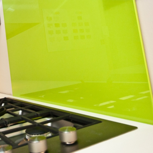 Image of green glass backsplash behind hob